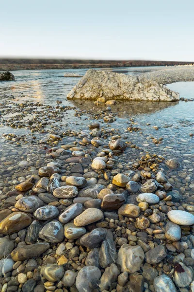 Γραφική Θέα Του Ποταμού Shallow Βότσαλα — Φωτογραφία Αρχείου