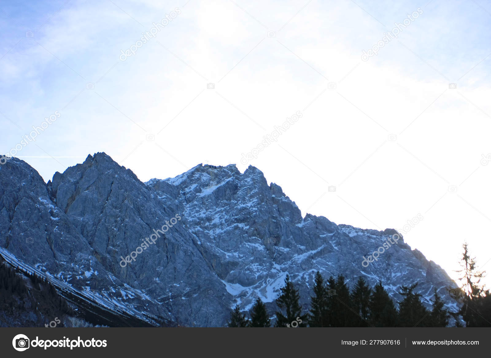 Schone Schneebedeckte Berglandschaft Stockfotografie Lizenzfreie Fotos C Zoltanmajor Depositphotos