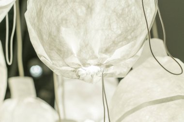 Aydınlatılmış beyaz kağıt yapısının yakın görüntüsü