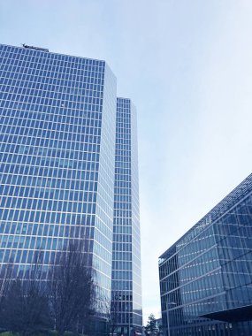 Modern mavi ofis binalarının manzarası