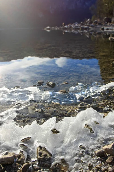 Vue Rapprochée Glace Avec Des Cailloux — Photo