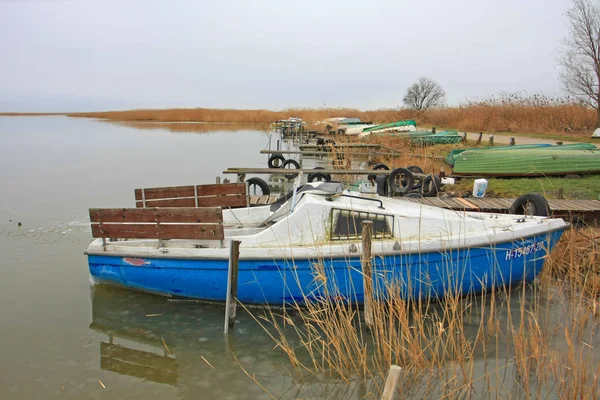 Malerischer Blick Auf Alte Fischerboote Auf Dem Fluss — Stockfoto