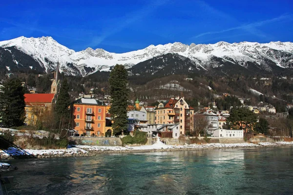 Maisons Colorées Bord Rivière Innsbruck Sous Les Montagnes — Photo
