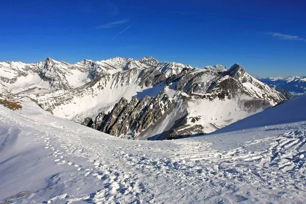 美丽的雪山风景为背景的风景拍摄 — 图库照片