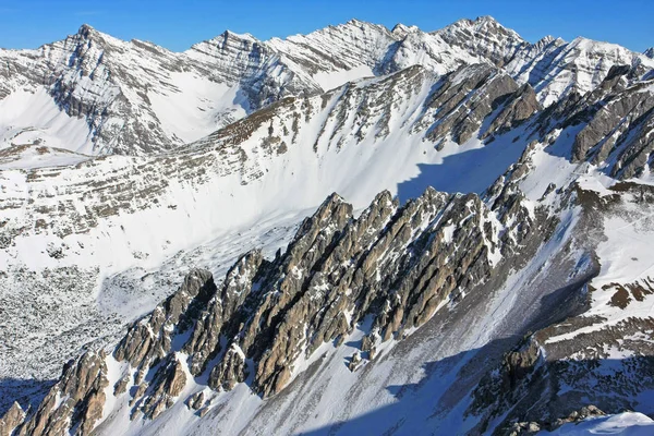 Мальовничий Знімок Красивого Сніжного Гірського Пейзажу Фону — стокове фото