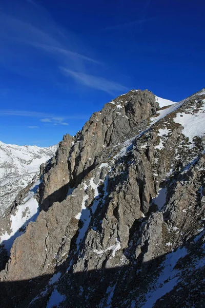 美丽的雪山风景为背景的风景拍摄 — 图库照片