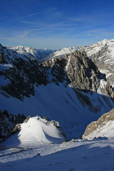 Landschaftliche Aufnahme Der Schönen Schneebedeckten Berglandschaft Als Hintergrund — Stockfoto