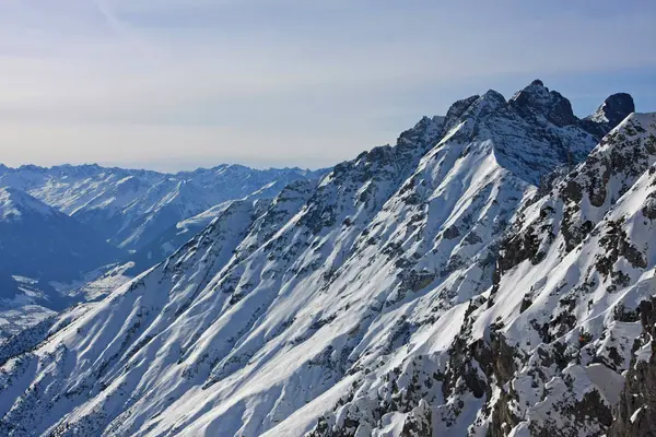 Foto Cênica Belas Montanhas Nevadas Paisagem Para Fundo — Fotografia de Stock