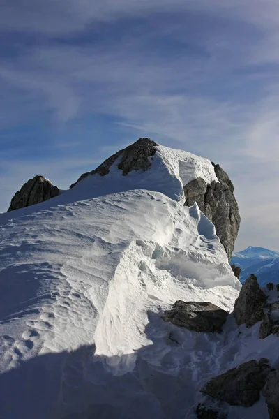 Malownicze Ujęcie Pięknego Snowy Górskiego Krajobrazu Dla Tła — Zdjęcie stockowe