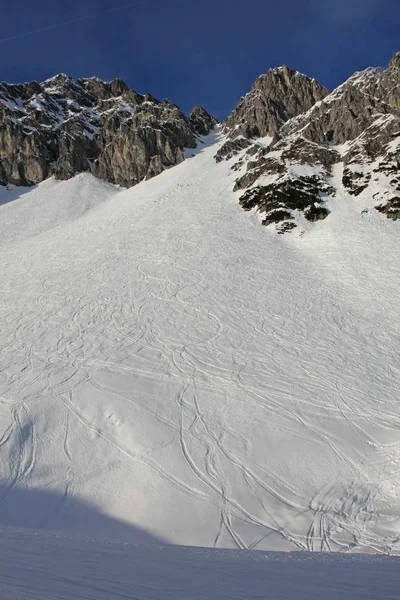 Colpo Scenico Bellissimo Paesaggio Montano Innevato Sfondo — Foto Stock