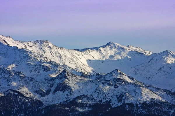 Scenic Shot Van Prachtige Besneeuwde Bergen Landschap Voor Achtergrond — Stockfoto
