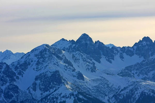 Scenic Shot Van Prachtige Besneeuwde Bergen Landschap Voor Achtergrond — Stockfoto