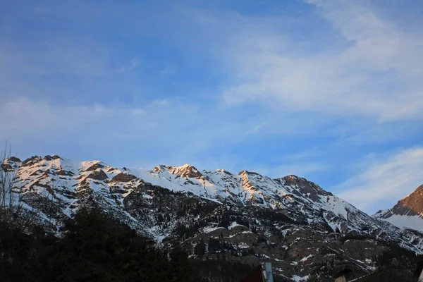 Plano Escénico Hermosas Montañas Nevadas Paisaje Fondo — Foto de Stock