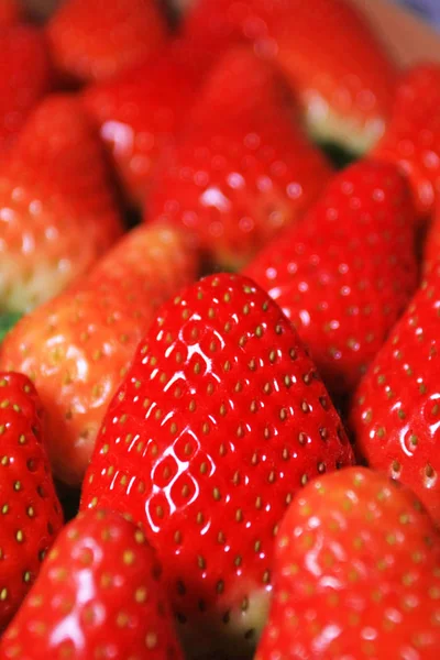 Close Shot Van Stapel Rijpe Aardbeien Voor Achtergrond — Stockfoto