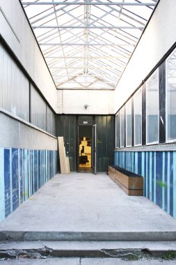 Modern evin koridor manzarası..