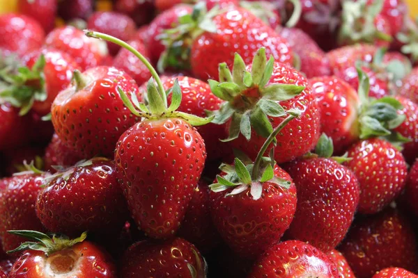 Close Shot Van Stapel Rijpe Aardbeien Voor Achtergrond — Stockfoto