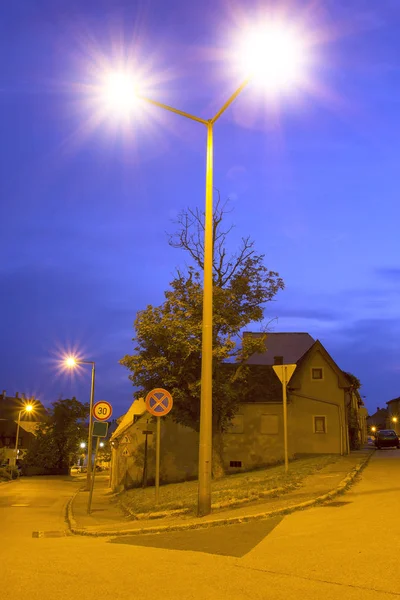 Malerischer Blick Auf Die Nachtstraße Mit Blauem Himmel — Stockfoto