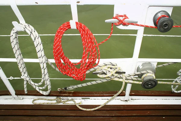 Closeup View Ropes Boat Fence — Stock Photo, Image