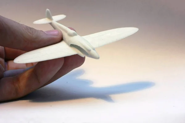 Gedrukt Vliegtuigmodel Hand Gehouden — Stockfoto
