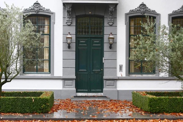 Modern bina dış görünüş, dış görünüş. Şehir mimarisi.