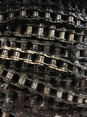 Motor zincirlerinin soyut yığınının yakın görüntüsü