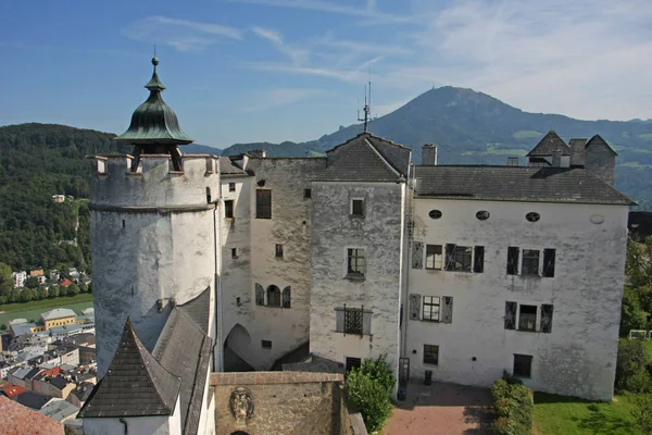 Eski kasabadaki ortaçağ kalesi, manzara manzaralı.