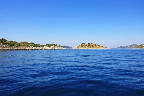 Güneşli Bir Gün Güzel Mavi Deniz Doğal Çekim — Stok fotoğraf