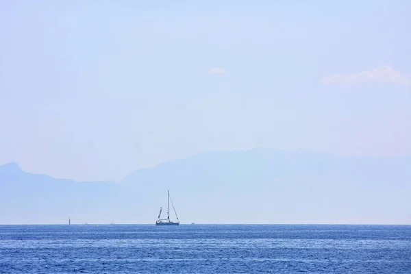 Plan Panoramique Belle Mer Bleue Sur Une Journée Ensoleillée — Photo