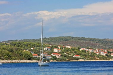 güneşli bir gün lüks yat ile güzel mavi deniz doğal çekim