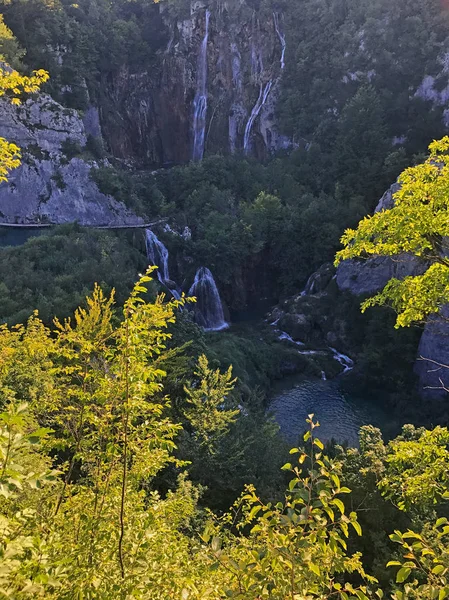 Schilderachtige Foto Van Prachtige Berg Waterval — Stockfoto