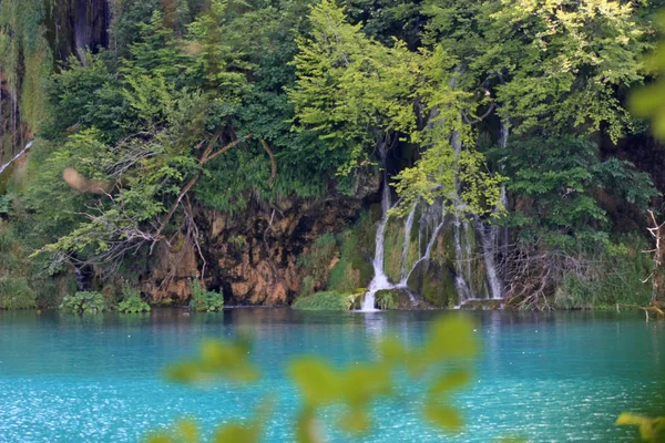 Malerische Aufnahme Eines Wunderschönen Bergwasserfalls — Stockfoto