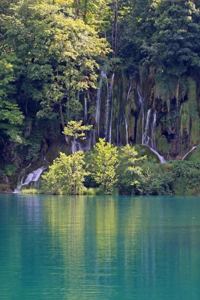 Scenic Shot Beautiful Mountain Waterfall — Stock Photo, Image