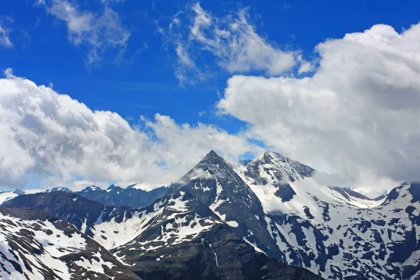 Спокійний Знімок Красивих Засніжених Гір — стокове фото