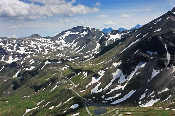 Schilderachtige Foto Van Het Prachtige Berglandschap Met Besneeuwde Toppen — Stockfoto