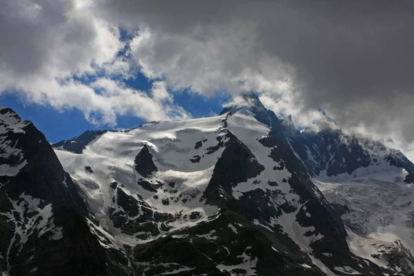 Plan Tranquille Belles Montagnes Enneigées — Photo