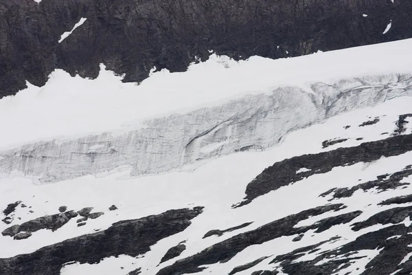 Rustige Shot Van Prachtige Besneeuwde Bergen — Stockfoto