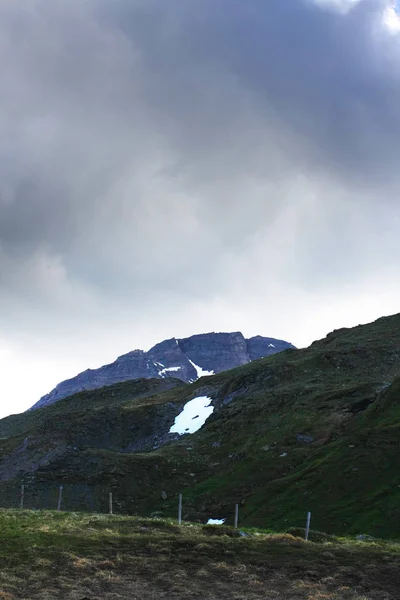 Plan Panoramique Belles Montagnes Sur Paysage Nuageux Jour Pour Arrière — Photo