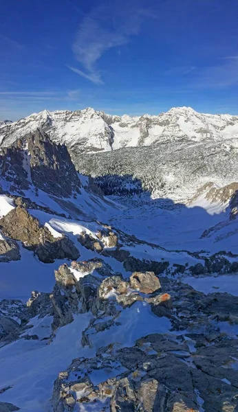 Plano Escénico Hermosas Montañas Cubiertas Nieve Paisaje Fondo — Foto de Stock