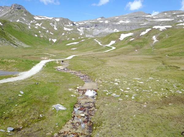 Plan Panoramique Belles Montagnes Couvertes Beaux Paysages Herbe Verte Pour — Photo