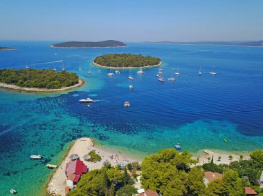güzel mavi denizde yatlar doğal çekim