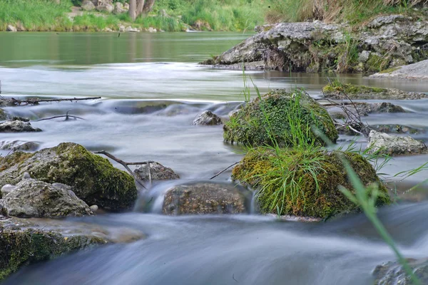 Vue Panoramique Sur Rivière Qui Coule Avec Des Rochers — Photo