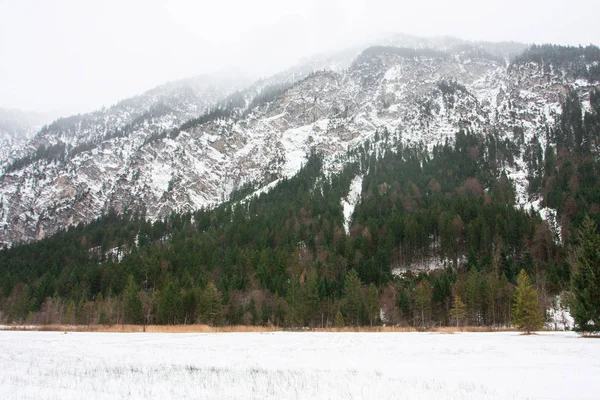 Lugn Bild Vackra Snöiga Berg — Stockfoto