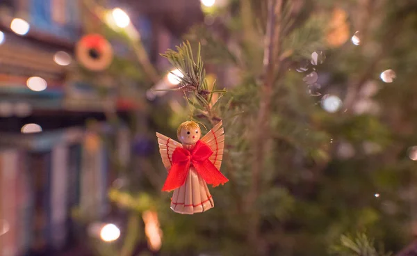 Nahaufnahme Von Schönen Weihnachtlich Dekorierten Engel — Stockfoto