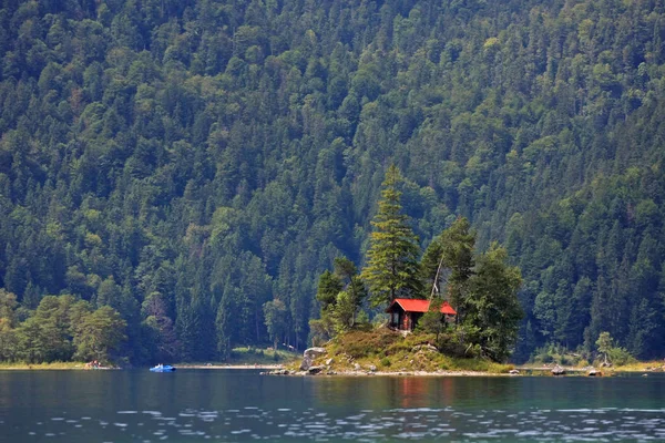 Vue Panoramique Paysage Avec Cabane Sur Lac Les Pins — Photo