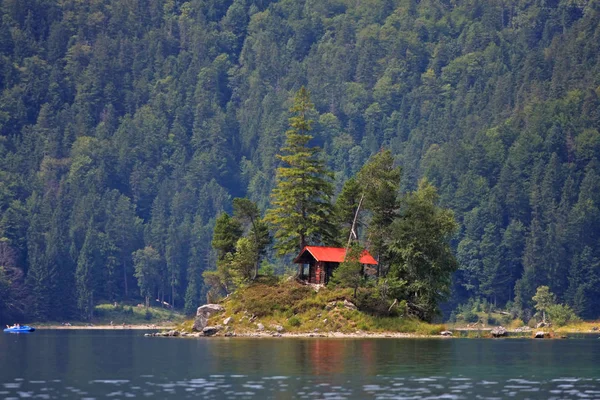 Scenic View Landscape Shack Lake Pine Trees — Stock Photo, Image