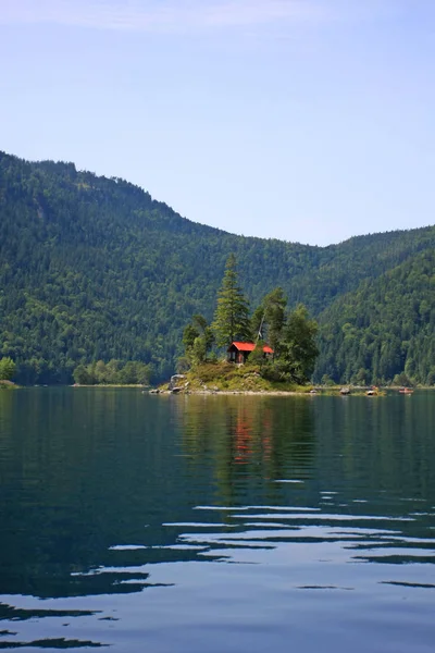 Vue Panoramique Paysage Avec Cabane Sur Lac Les Pins — Photo
