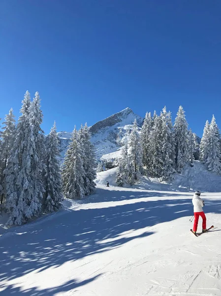 Naturskön Bild Vackra Snöiga Berg Landskap För Bakgrund — Stockfoto