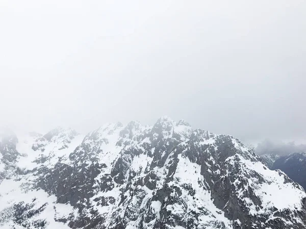 美しい雪山の静かなショット — ストック写真