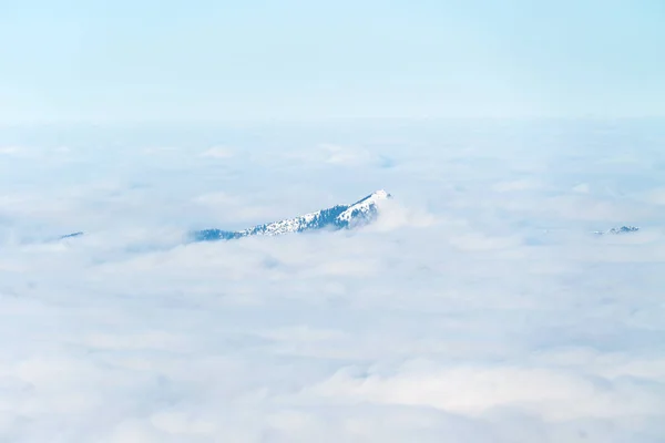 Ruhiger Schuss Von Schönen Schneebedeckten Bergen — Stockfoto