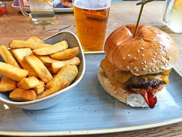 Close Shot Delicious Burger Fries Plate — Stock Photo, Image